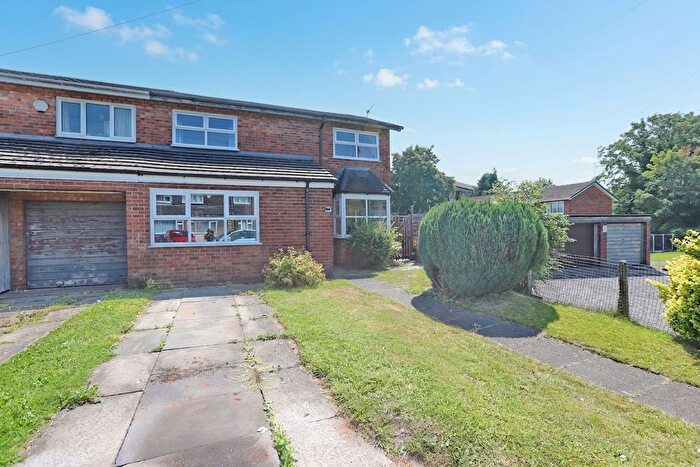 3 Bedroom End Of Terrace House For Sale In Lydgate Close, Whitefield, M45