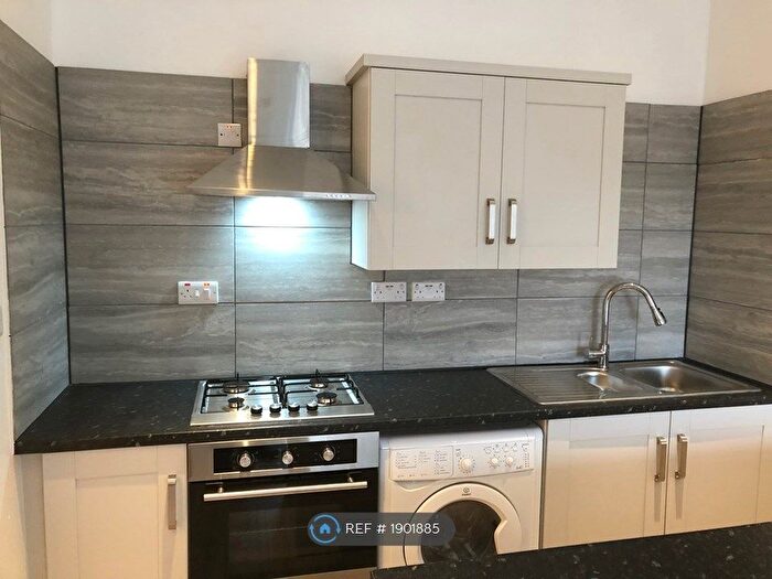 1 Bedroom Flat To Rent In Dickenson Road, Manchester, M13