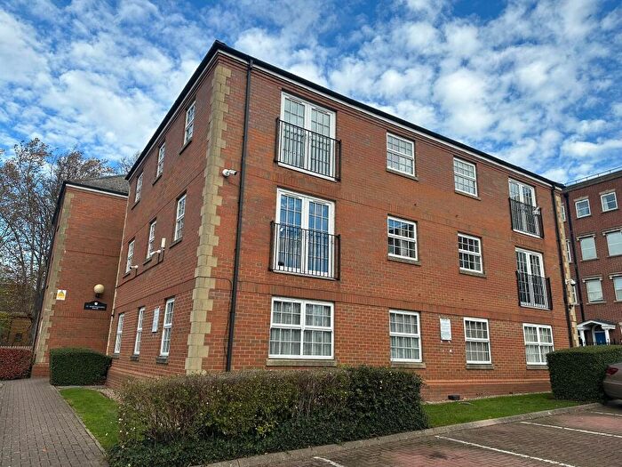 2 Bedroom Flat For Sale In Latymer Court, Northampton, NN1
