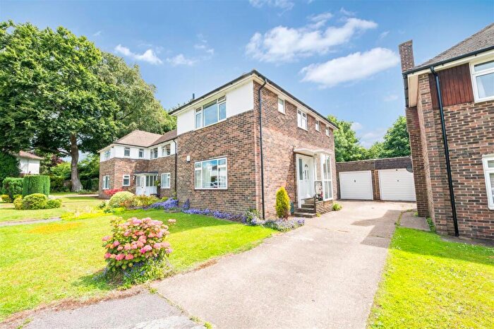 2 Bedroom Maisonette For Sale In Courtlands Crescent, Banstead, SM7