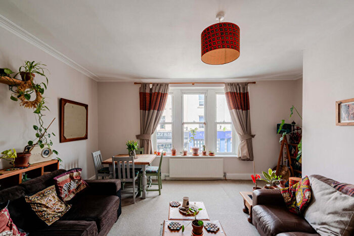 2 Bedroom Flat For Sale In North Street, Bedminster, BS3