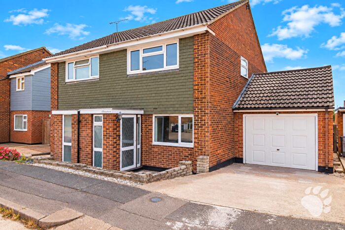 2 Bedroom Semi-Detached House For Sale In Bradbourne Way, Pitsea, Basildon - * Sqft*, SS13