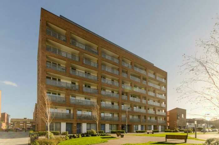 1 Bedroom Flat To Rent In Hastings Road, Canning Town, London, E16