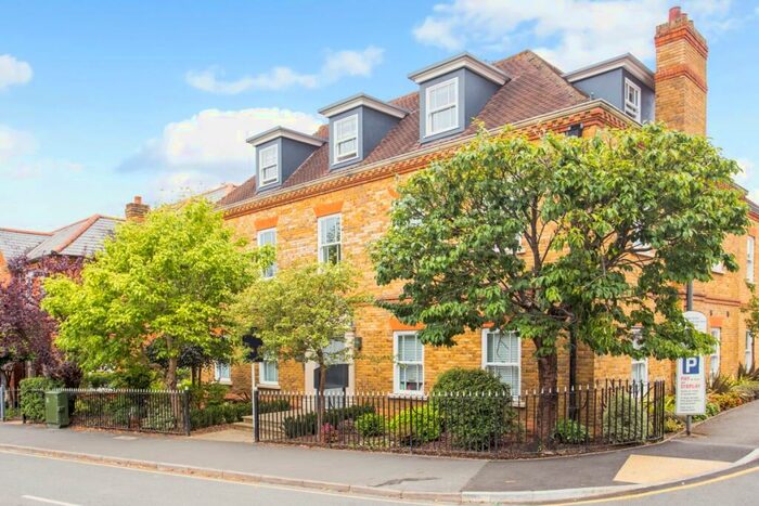 1 Bedroom Apartment To Rent In Baker Street, Weybridge, KT13