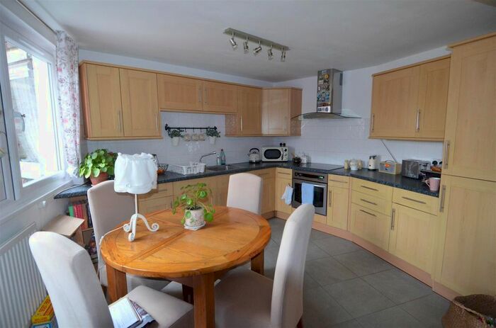 1 Bedroom Flat To Rent In Justin Close, Brentford, TW8