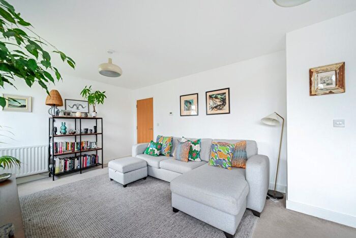 1 Bedroom Flat For Sale In Limerick Close, Balham, London, SW12