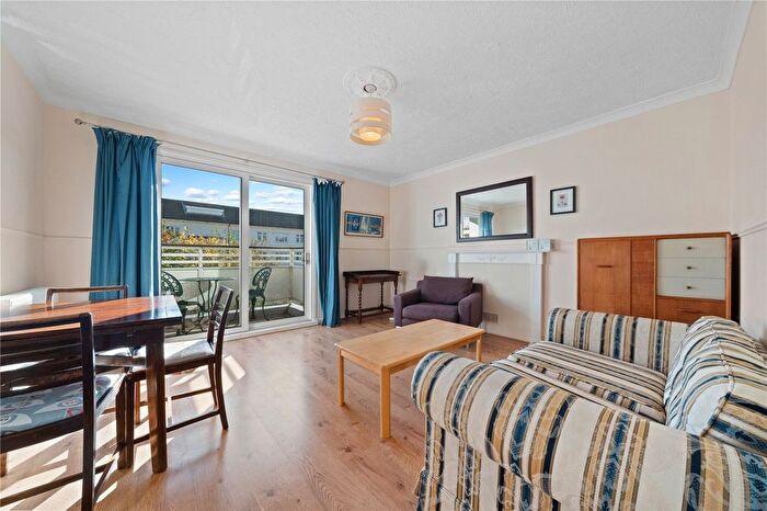 3 Bedroom Flat To Rent In Kingsnympton Park, Kingston Upon Thames, KT2