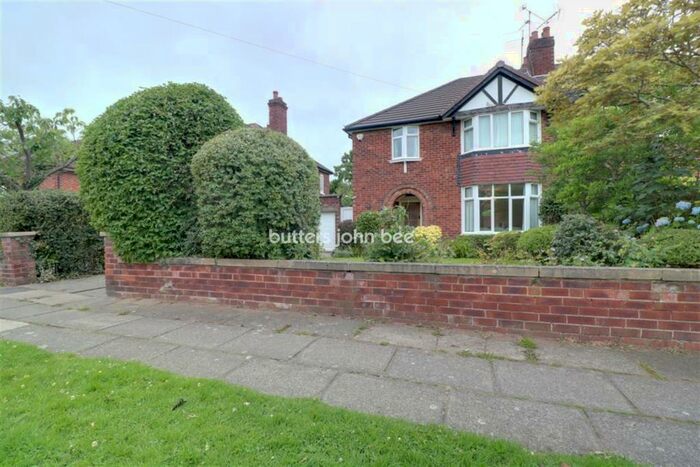3 Bedroom Semi-Detached House To Rent In Manor Way, Crewe, CW2