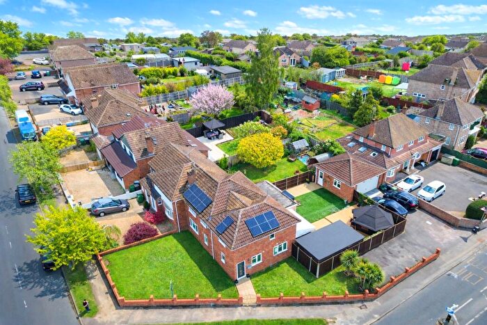 5 Bedroom Semi-Detached House For Sale In Dark Lane, Tilehurst, Reading, Berkshire, RG31