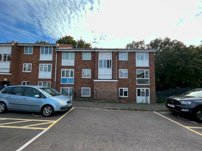 2 Bedroom Apartment To Rent In Aragon Close, Hemel Hempstead, Hertfordshire, HP2