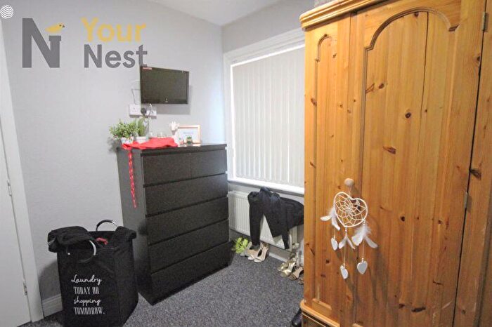 4 Bedroom Flat To Rent In Headingley Avenue, Headingley, Leeds, LS6