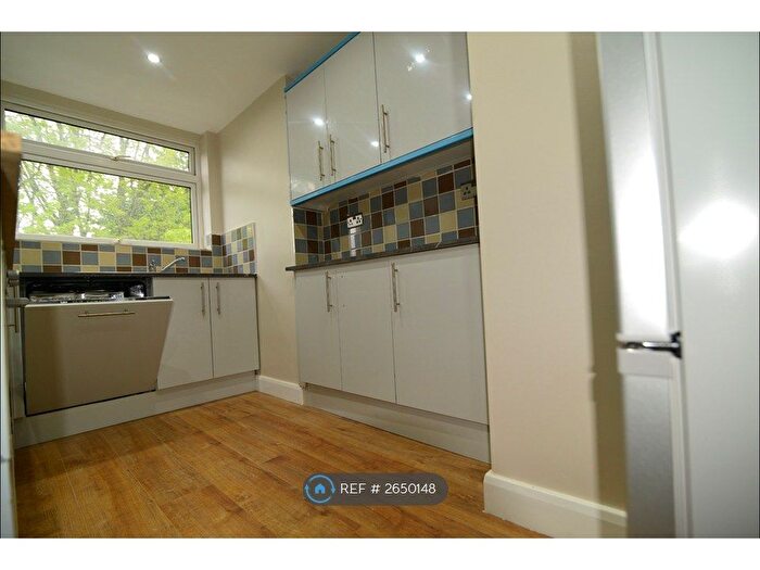 2 Bedroom Flat To Rent In Duffield Close, Harrow On The Hill, HA1