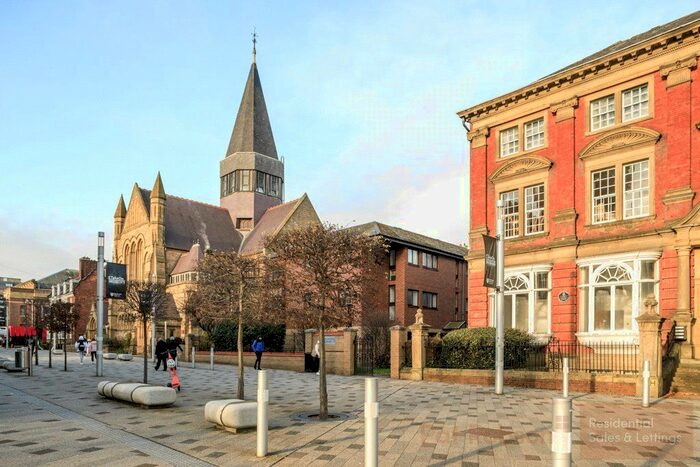 3 Bedroom Flat To Rent In Brady And Martin Court, Newcastle Upon Tyne, NE1