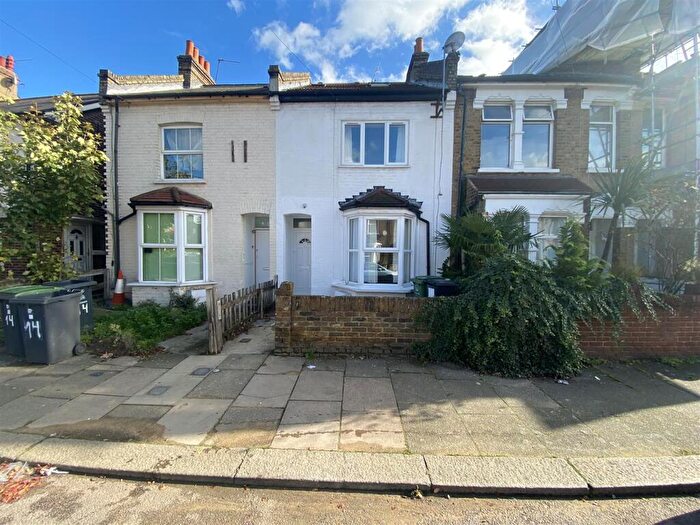 4 Bedroom Terraced House To Rent In Grainger Road, Wood Green, N22