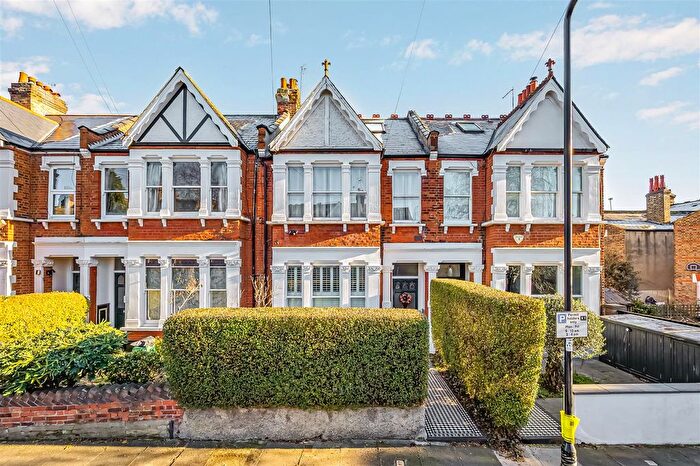 2 Bedroom Flat For Sale In Maldon Road, Poets Corner, Acton, W3