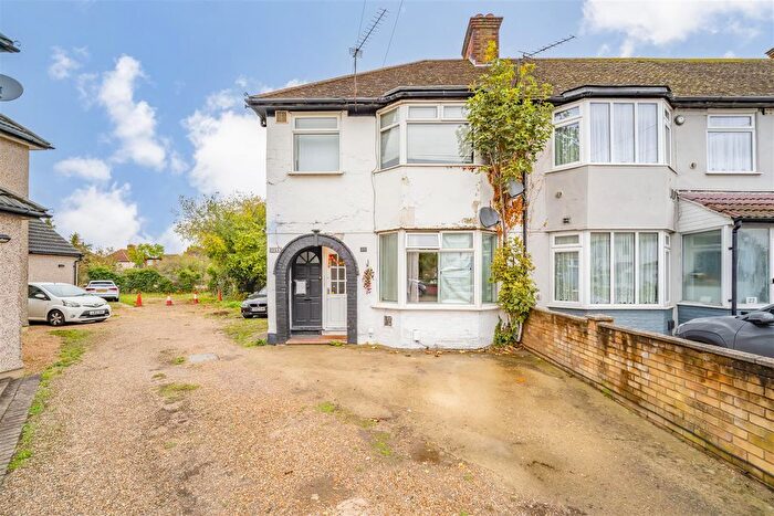 1 Bedroom Flat For Sale In Pinglestone Close, Harmondsworth, West Drayton, UB7