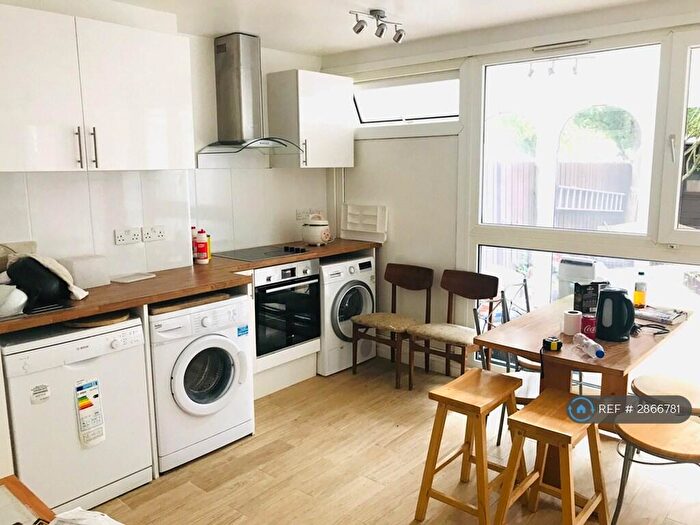 4 Bedroom Maisonette To Rent In Caithness House, London, N1
