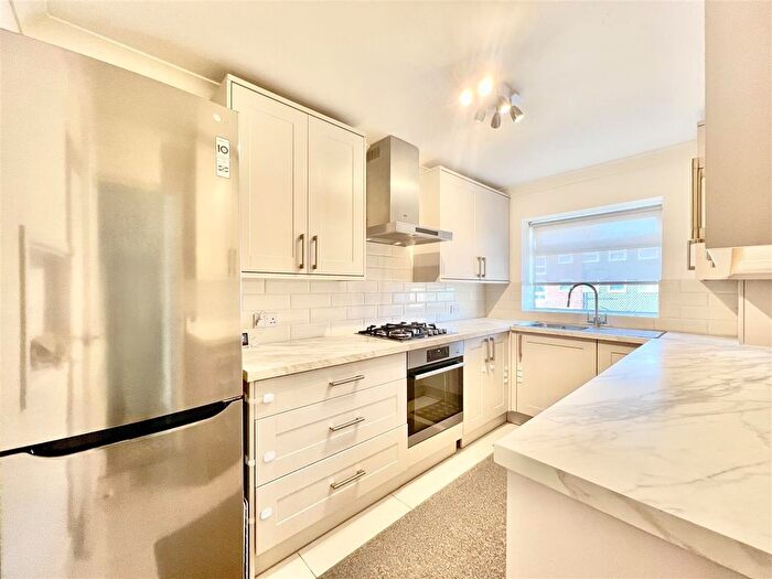 2 Bedroom Flat To Rent In Memorial Close, Heston, Hounslow, TW5