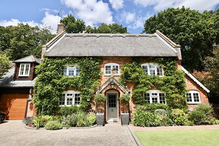 5 Bedroom Detached House For Sale In Woodside Lane, New Milton, Hampshire, BH25