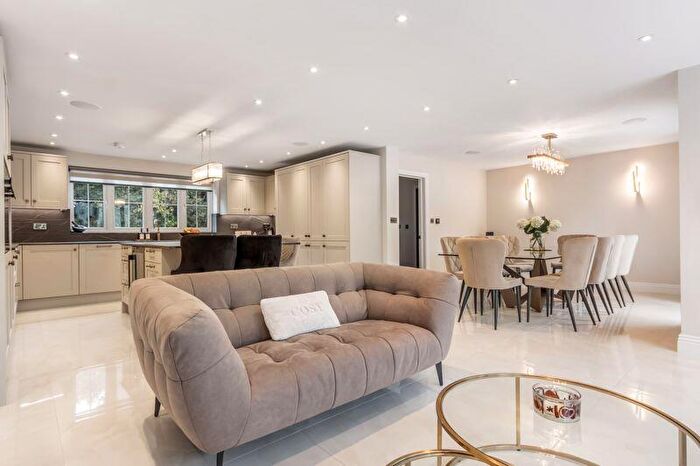 4 Bedroom Detached House For Sale In Tolmers Road, Cuffley, EN6