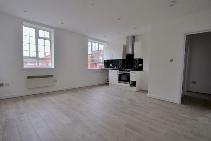 2 Bedroom Flat To Rent In Northbrook Street, Newbury, Berkshire, RG14
