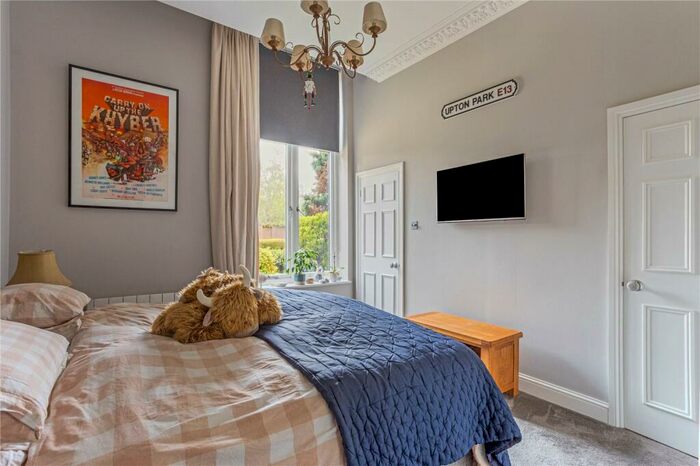 2 Bedroom Flat For Sale In Ware Park, Ware, SG12