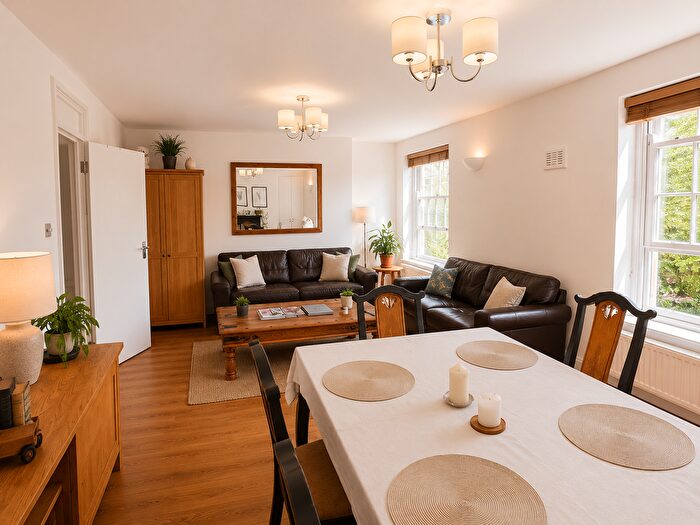 3 Bedroom Flat To Rent In Bonnington House, Killick Street, London, N1