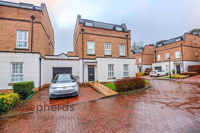 5 Bedroom Detached House For Sale In Manor House Gardens, Broxbourne, EN10