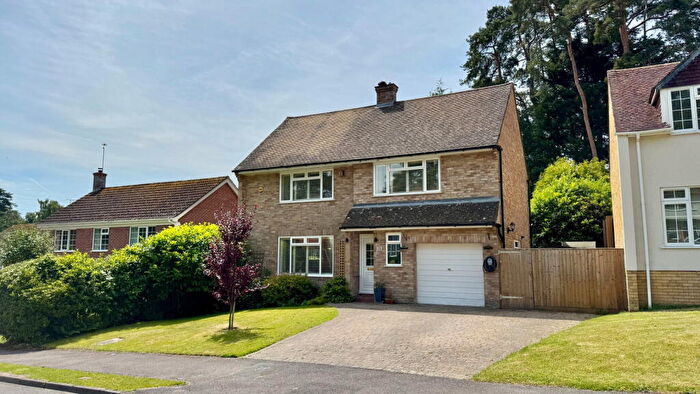4 Bedroom Detached House For Sale In Normay Rise, Newbury, RG14