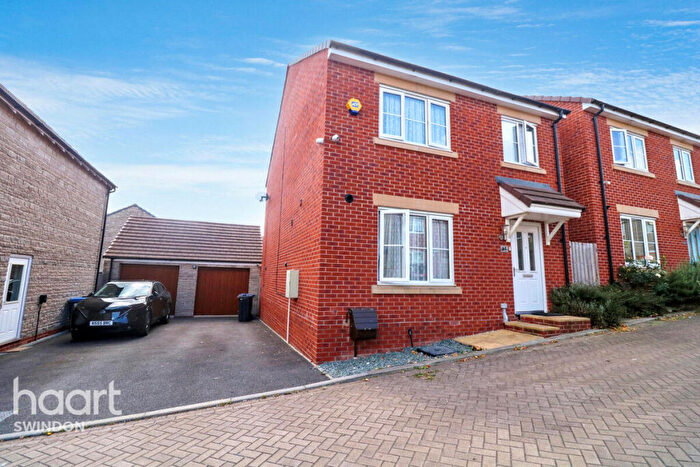 4 Bedroom Detached House For Sale In Step Stones, Swindon, SN5