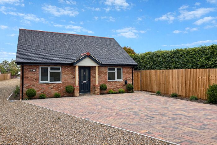 2 Bedroom Bungalow For Sale In Shefford Road, Bedfordshire, Clifton, SG17