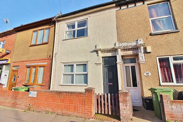 3 Bedroom Terraced House For Sale In Stamshaw Road, Stamshaw, PO2