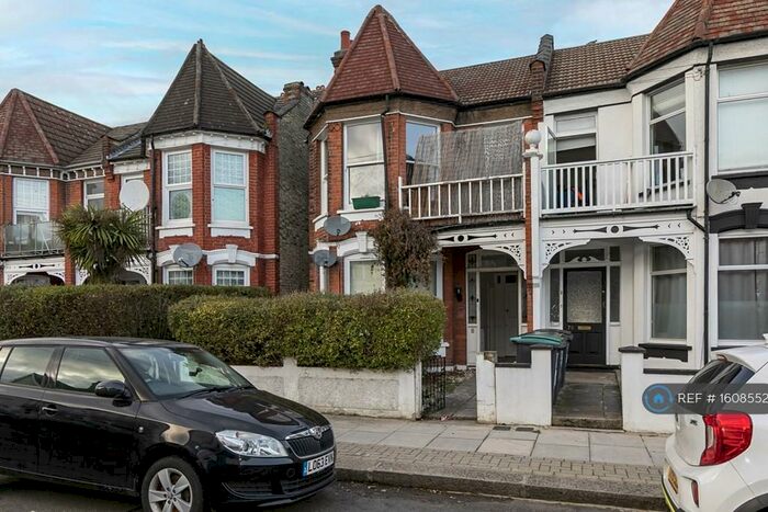 2 Bedroom Flat To Rent In Woodside Road, London, N22