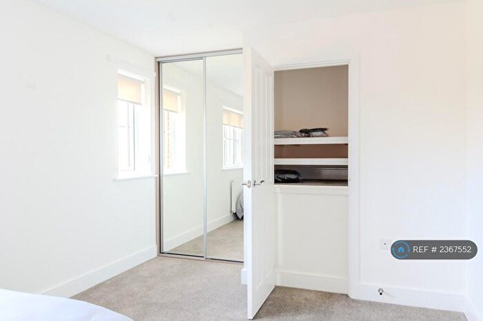 3 Bedroom Semi-Detached House To Rent In Roman Way, West Bromwich, B71