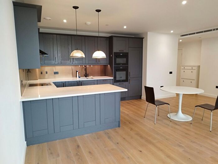 3 Bedroom Flat To Rent In Emery Way, London, E1W