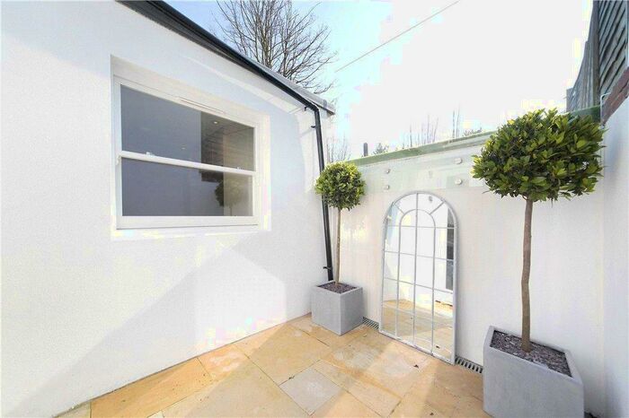 2 Bedroom Flat To Rent In Fernlea Road, Balham, London, SW12