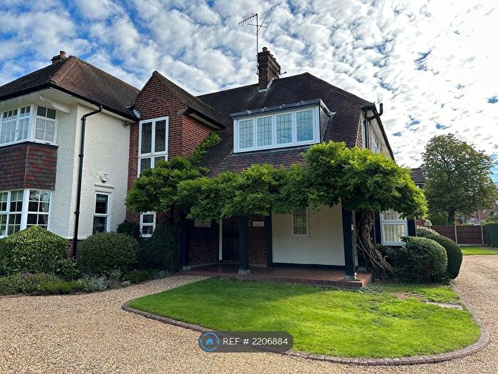 2 Bedroom Maisonette To Rent In The Westways, Northwood, HA6