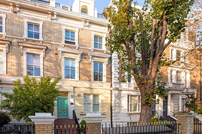 2 Bedroom Flat To Rent In Cambridge Gardens, London, W10