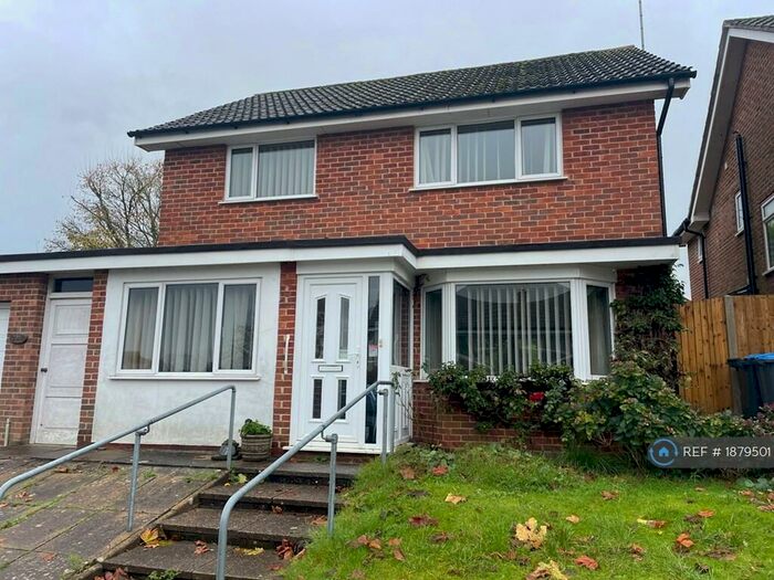 4 Bedroom Detached House To Rent In Grovelands Close, Burgess Hill, RH15