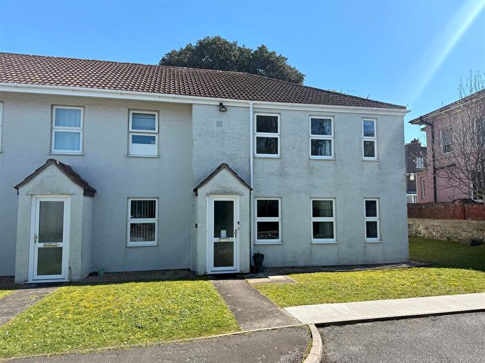 2 Bedroom Flat For Sale In Myrtle Drive, Burnham-On-Sea, TA8