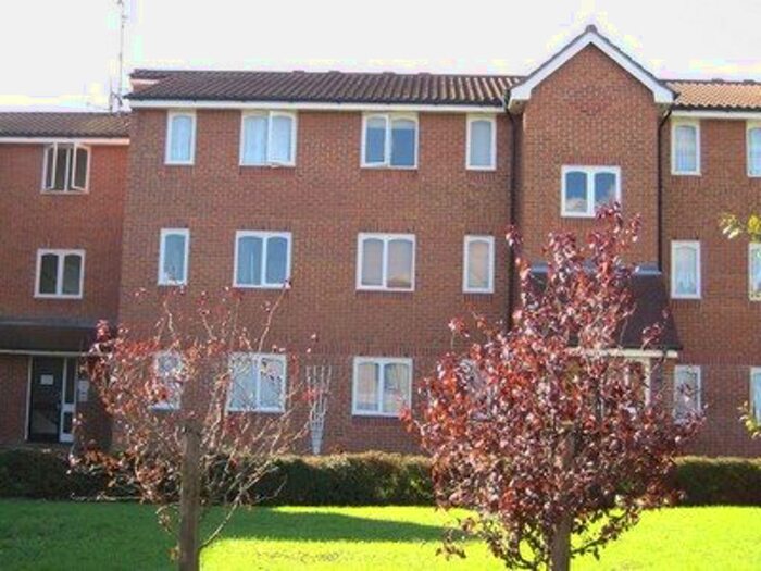 1 Bedroom Flat To Rent In Honey Close, Dagenham RM10