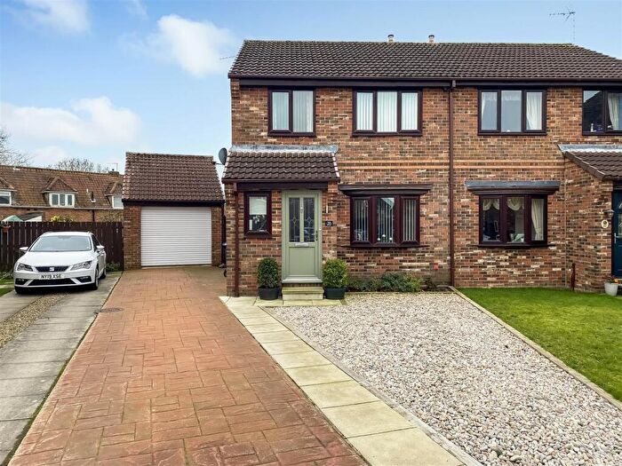 3 Bedroom Semi-Detached House For Sale In Sheraton Close, Newton Aycliffe, DL5