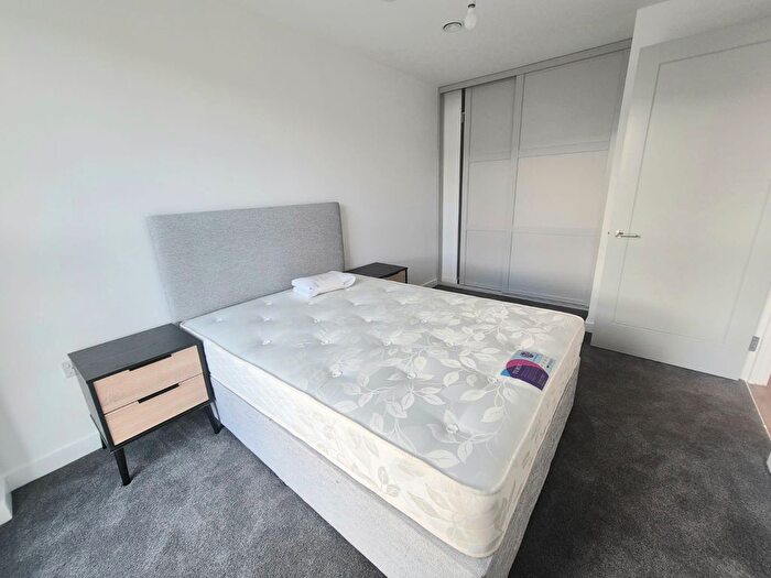 1 Bedroom Flat To Rent In Cow Green, Halifax, HX1