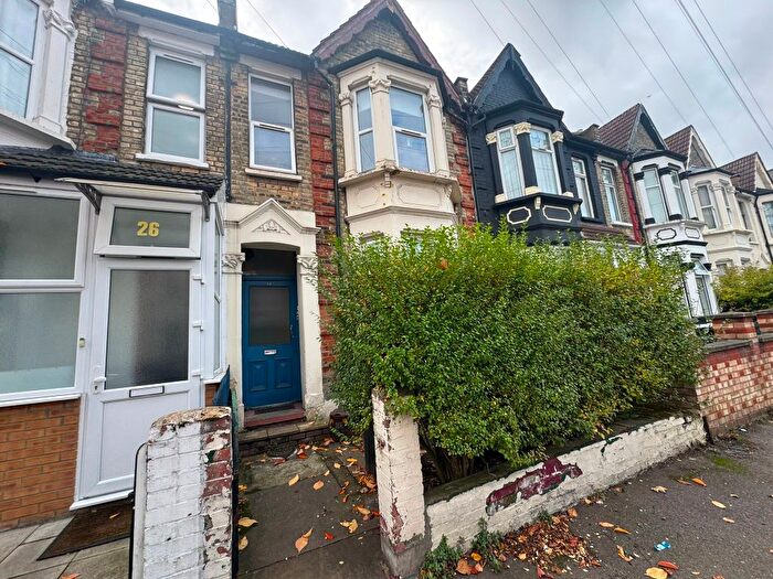 2 Bedroom Flat To Rent In Millais Road, E11