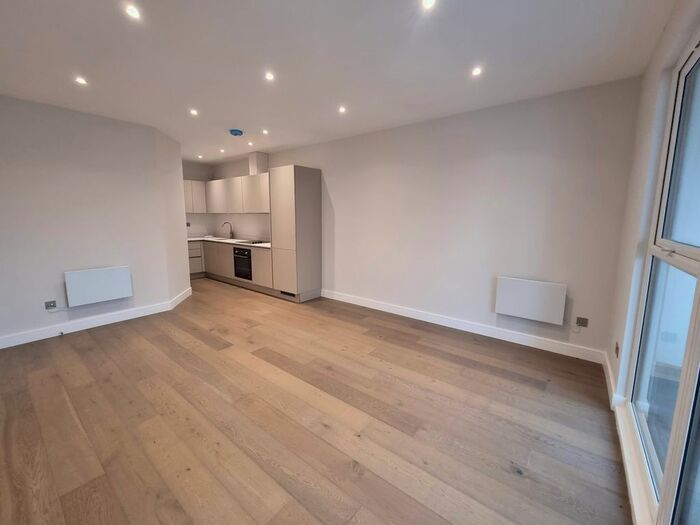 1 Bedroom Flat To Rent In Saddlers Place, Hounslow, TW3