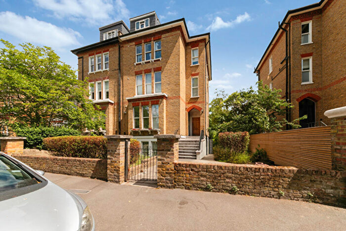 Apartment To Rent In The Gardens, East Dulwich London, SE22