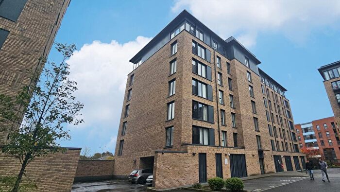 2 Bedroom Flat For Sale In Washington Apartments, Lexington Gardens, Birmingham, West Midlands, B15