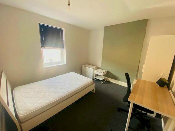 6 Bedroom Terraced House To Rent In North Luton, Cardiff, CF24