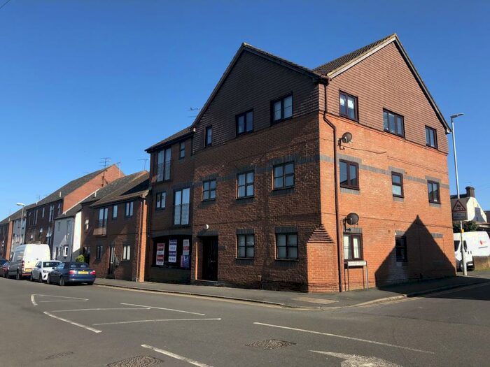 2 Bedroom Maisonette To Rent In Union Street, Dunstable, LU6