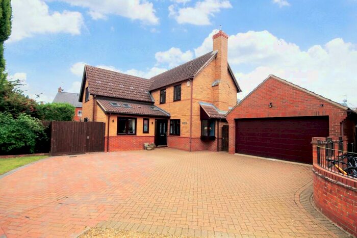 4 Bedroom Detached House For Sale In The Croft, Brixworth, Northampton, NN6